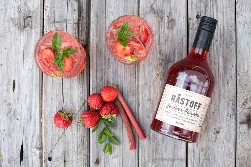 Velkomstdrink med RÅSTOFF Jordbær-Rabarber